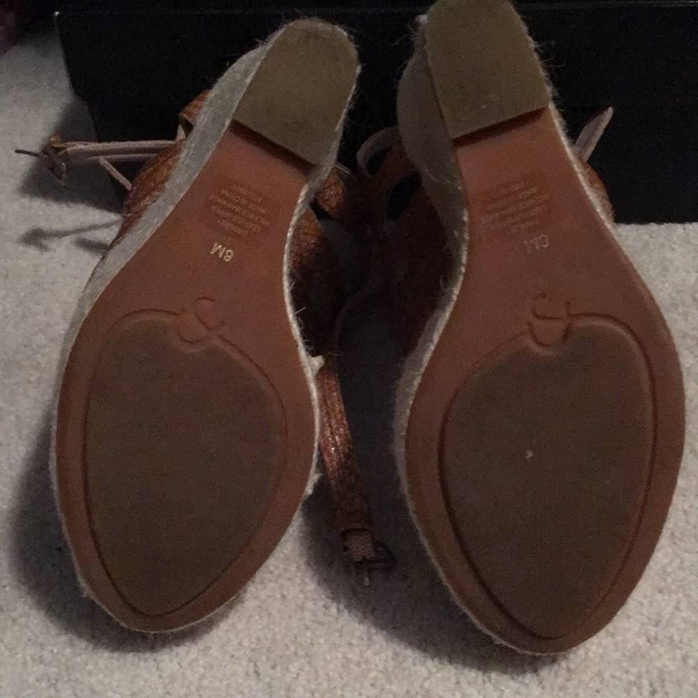 Joan and Davis Strappy Platform Sandals 6 - Picture 5 of 5